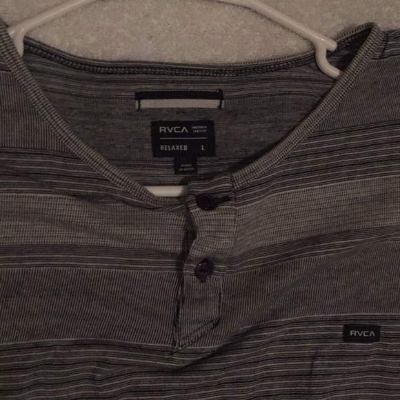Rvca button tee - Picture 2 of 2